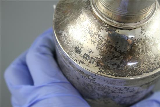 A George V silver cocktail shaker, by Goldsmiths & Silversmiths Co. Ltd, London, 1925, height 18.1cm, 11oz.